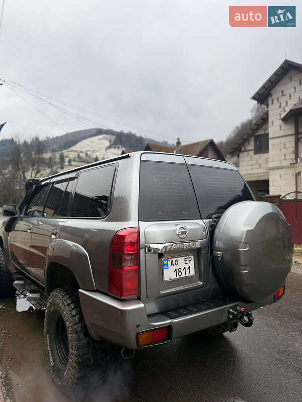 Внедорожник / Кроссовер Nissan Patrol 2005 в Рахове