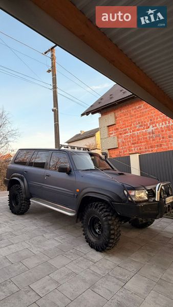 Внедорожник / Кроссовер Nissan Patrol 2002 в Ужгороде