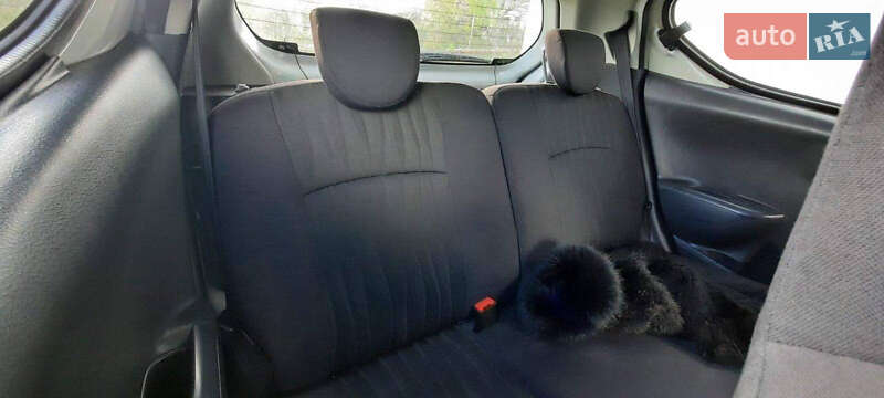 Хетчбек Nissan Pixo 2010 в Яремчі