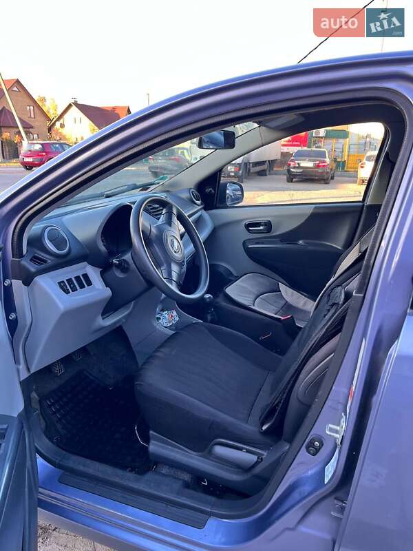 Хэтчбек Nissan Pixo 2011 в Вараше