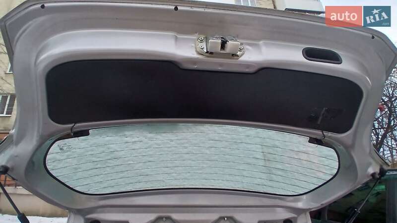 Хэтчбек Nissan Pixo 2010 в Черновцах