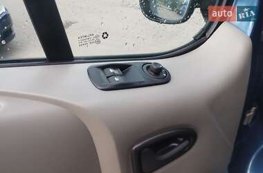 Вантажопасажирський фургон Nissan Primastar 2010 в 