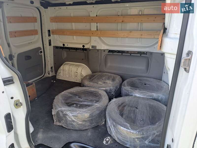 Вантажний фургон Nissan Primastar 2010 в Львові