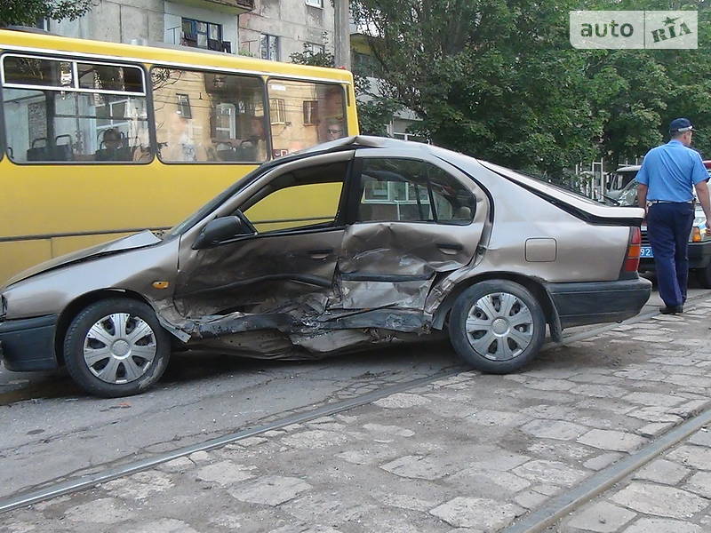 Nissan Primera 1990 года