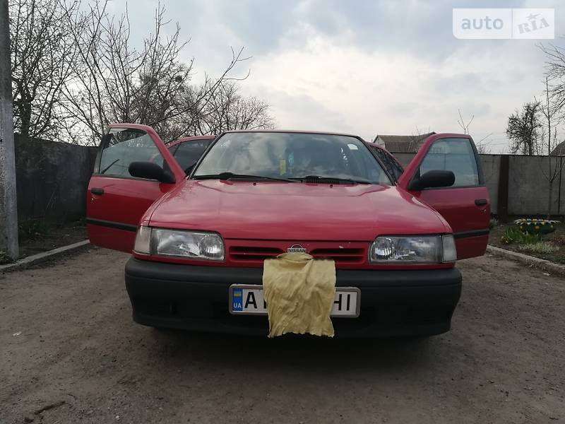 Nissan Primera 1990 года