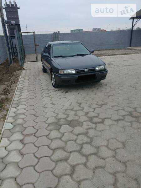 Седан Nissan Primera 1992 в 