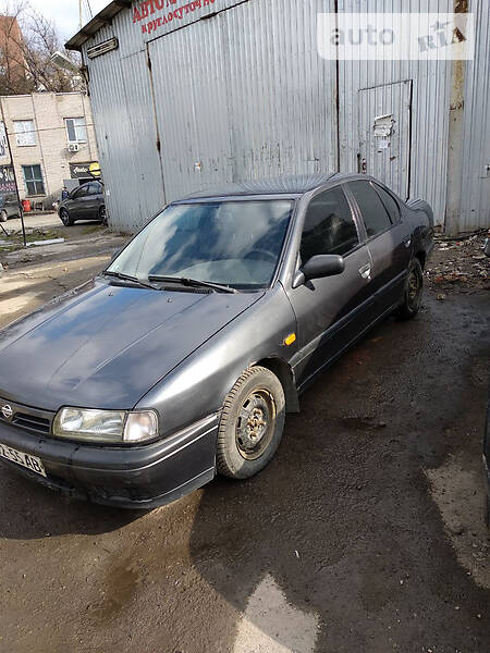 Седан Nissan Primera 1991 в Днепре