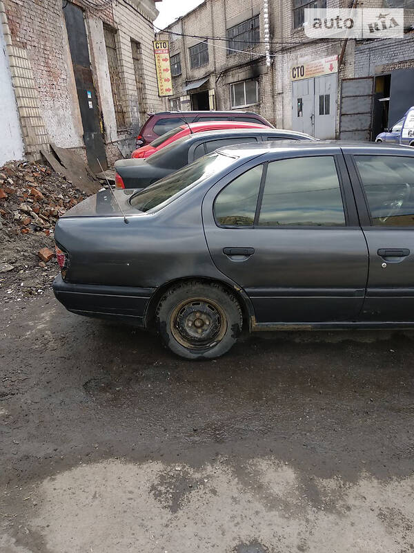 Седан Nissan Primera 1991 в Днепре