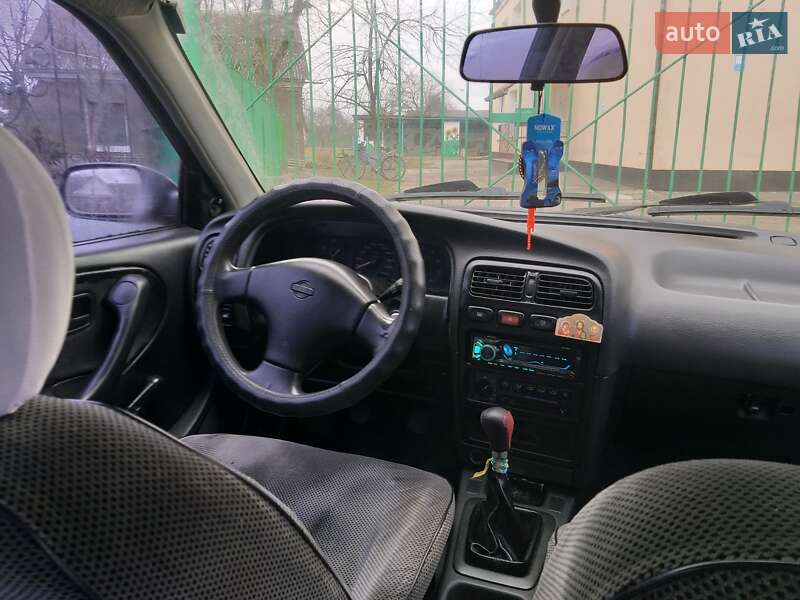 Седан Nissan Primera 1994 в Шепетівці