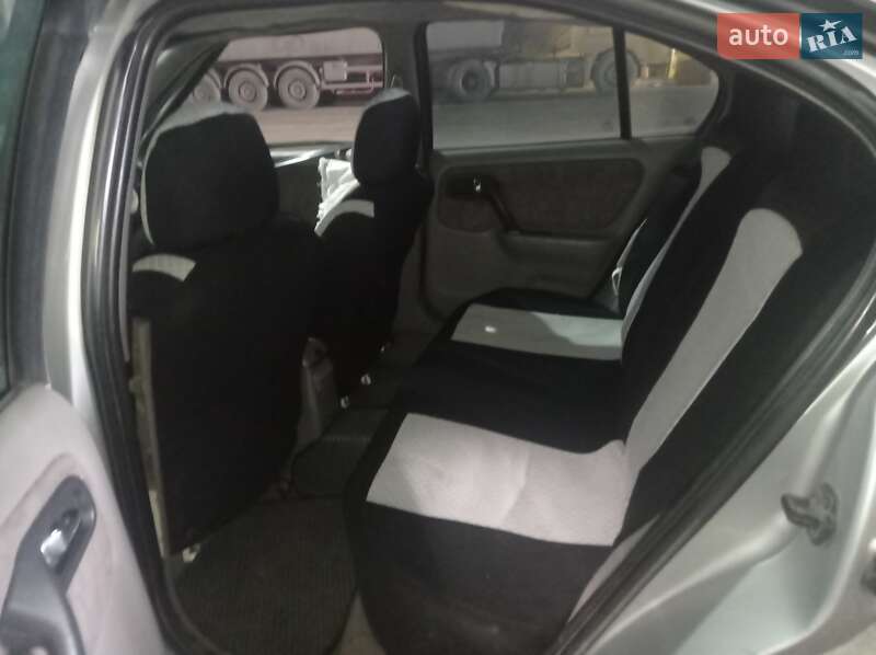 Хэтчбек Nissan Primera 2000 в Херсоне