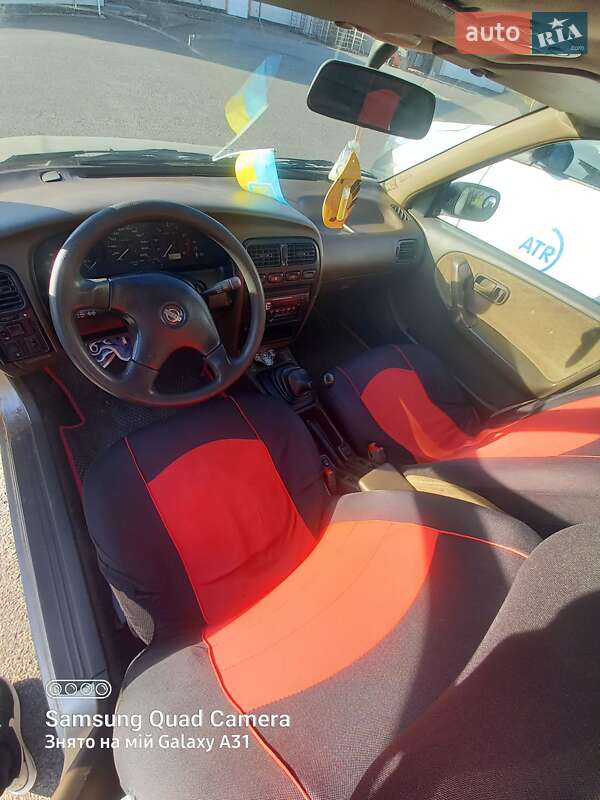 Седан Nissan Primera 1993 в Рівному