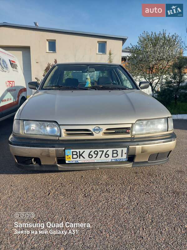 Седан Nissan Primera 1993 в Рівному