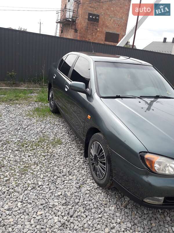 Седан Nissan Primera 1999 в Сторожинці