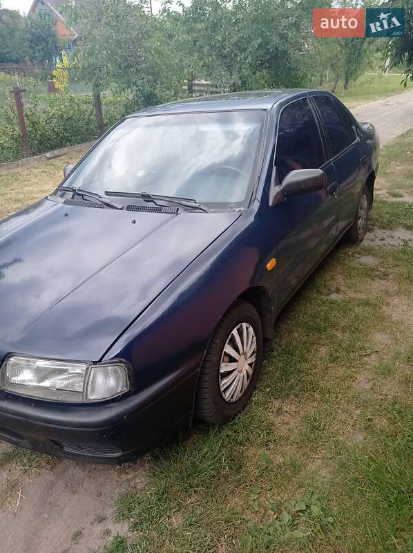 Седан Nissan Primera 1990 в Миргороді