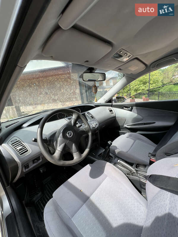 Седан Nissan Primera 2003 в Косове