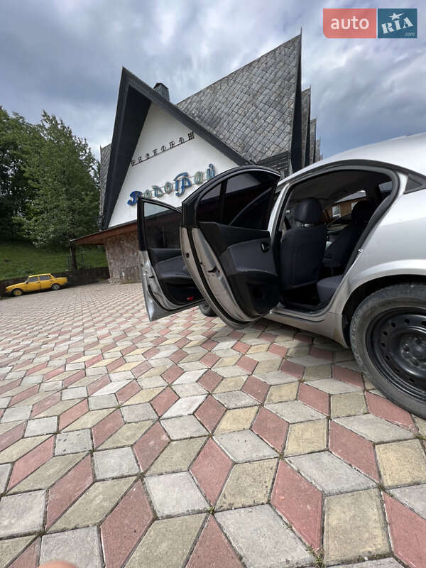 Седан Nissan Primera 2003 в Косове