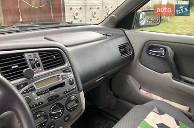 Седан Nissan Primera 2001 в 