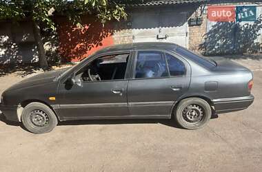 Седан Nissan Primera 1993 в Запоріжжі