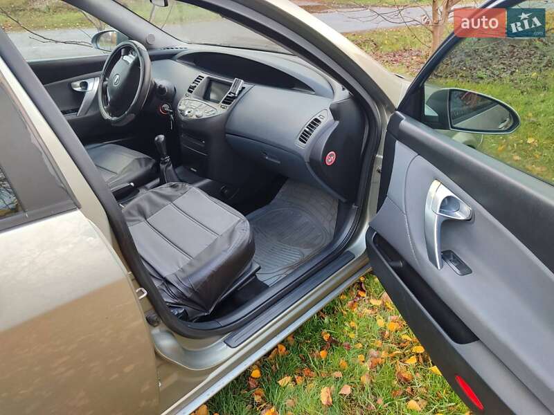 Седан Nissan Primera 2005 в Новомосковську