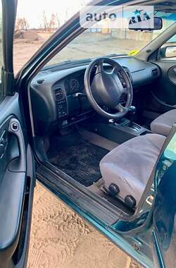 Седан Nissan Primera 1996 в Черкасах