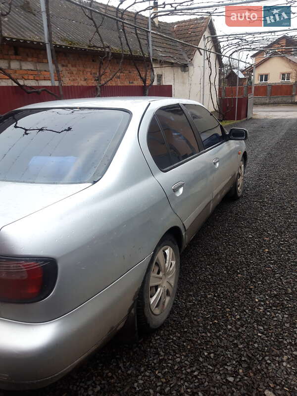 Седан Nissan Primera 2001 в Иршаве