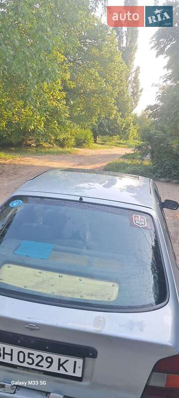 Хэтчбек Nissan Primera 1993 в Одессе