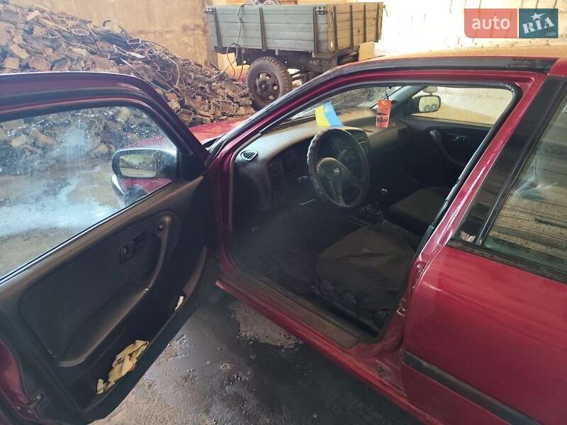 Хетчбек Nissan Primera 1993 в Запоріжжі