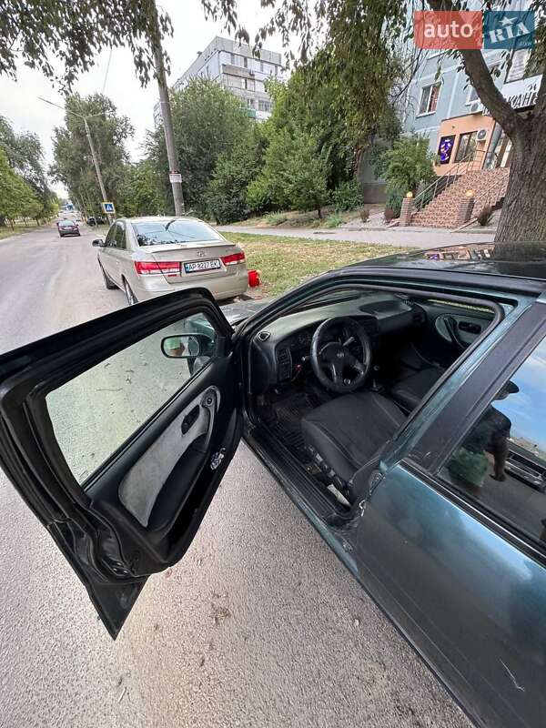 Седан Nissan Primera 1994 в Запоріжжі