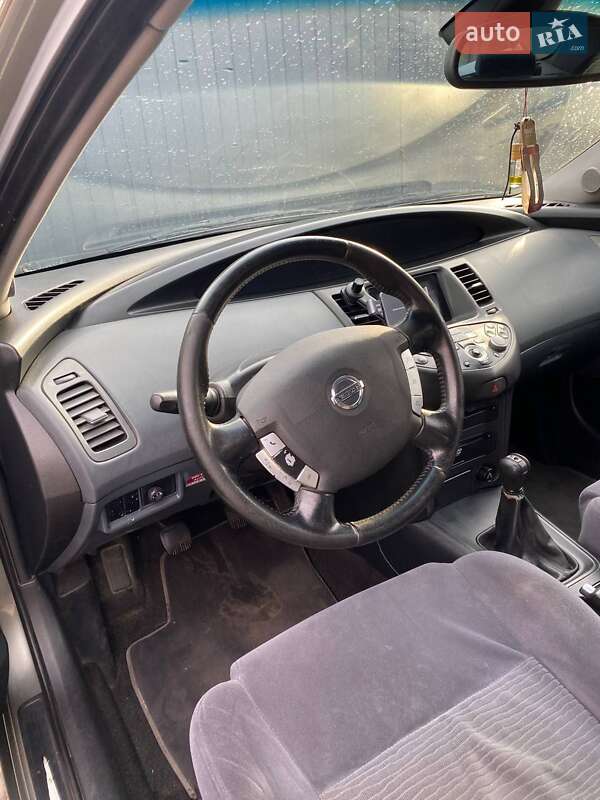 Седан Nissan Primera 2006 в Жовкве