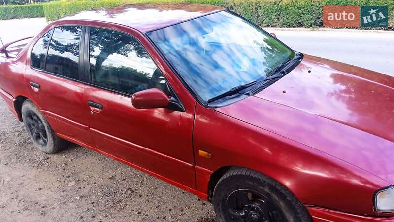 Седан Nissan Primera 1995 в Новой Ушице