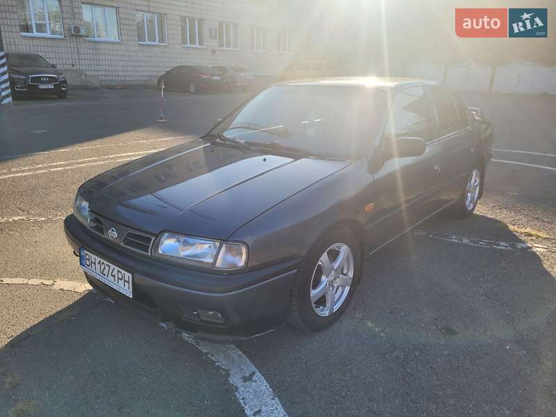 Седан Nissan Primera 1995 в Киеве