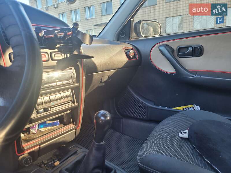 Седан Nissan Primera 1995 в Киеве