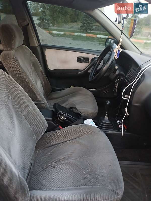 Седан Nissan Primera 1990 в Василькові