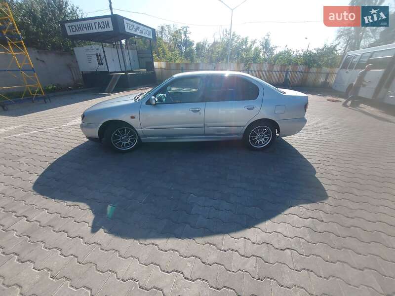 Nissan Primera 2000
