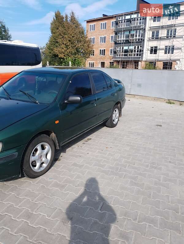 Седан Nissan Primera 1996 в Староконстантинове