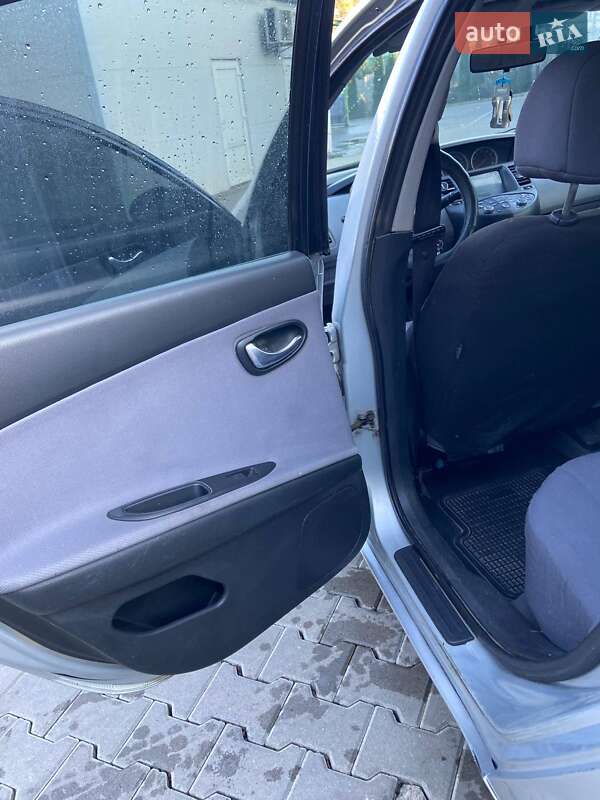 Седан Nissan Primera 2002 в Кицмани