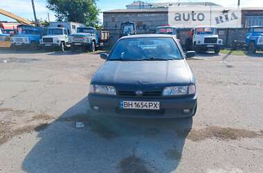 Седан Nissan Primera 1992 в Овідіополі