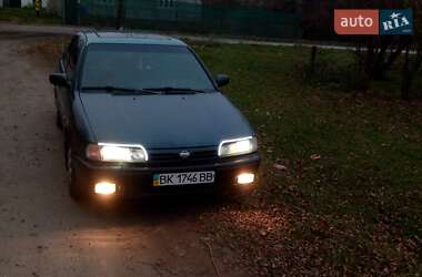 Седан Nissan Primera 1993 в Дубно