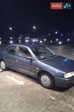 Седан Nissan Primera 1993 в Білгороді-Дністровському