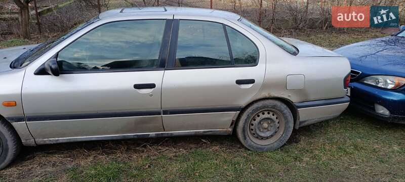 Седан Nissan Primera 1994 в Львові