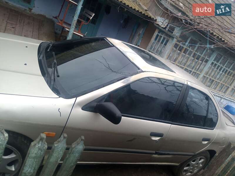Седан Nissan Primera 1992 в Арцизові