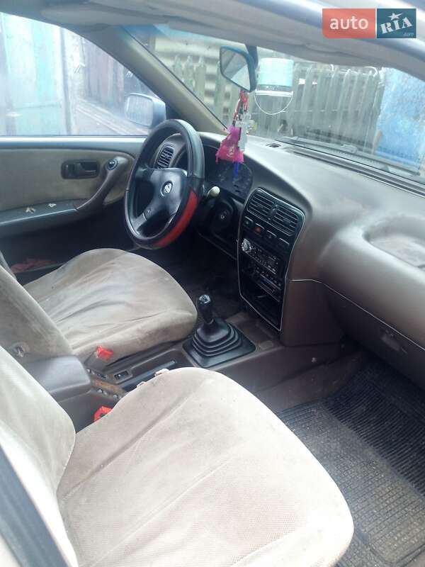 Седан Nissan Primera 1992 в Арцизові