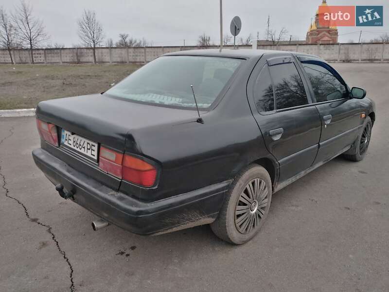 Седан Nissan Primera 1990 в Кривому Розі