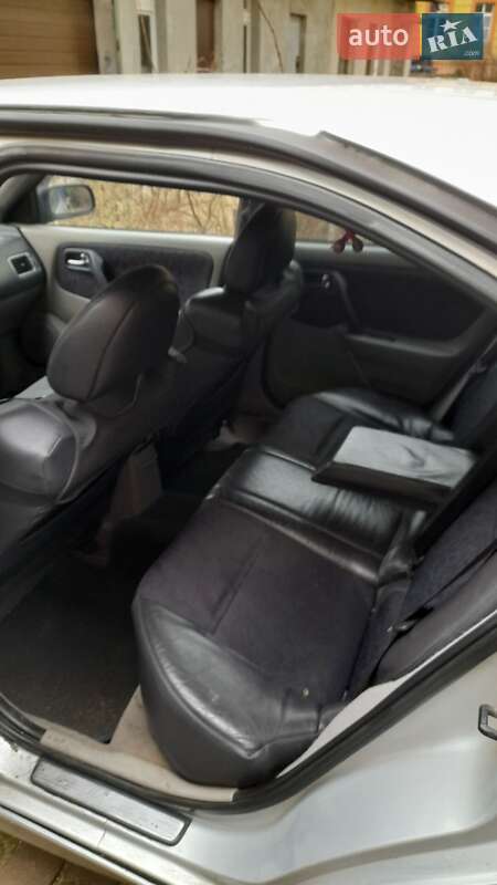 Лифтбек Nissan Primera 1999 в 