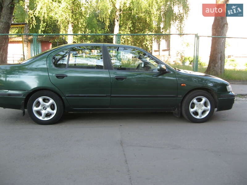 Седан Nissan Primera 1996 в Сокале