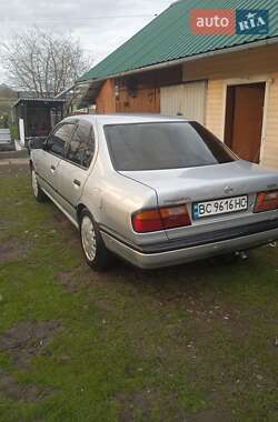 Седан Nissan Primera 1992 в 