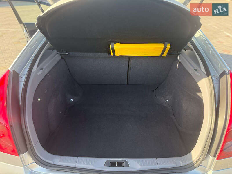Лифтбек Nissan Primera 2002 в Житомире