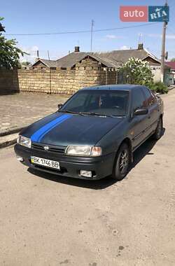 Седан Nissan Primera 1993 в Дубно