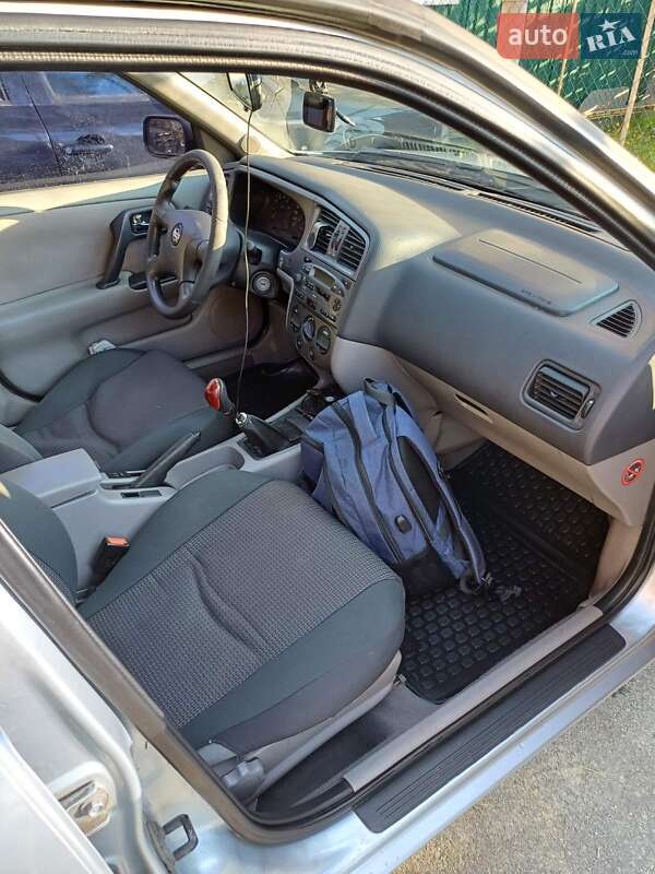 Седан Nissan Primera 2001 в Ирпене