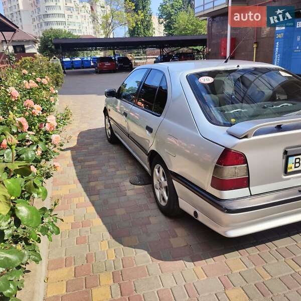 Лифтбек Nissan Primera 1995 в Одессе